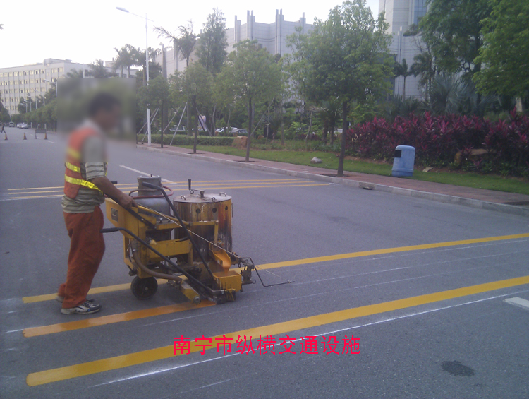 交通標線(xiàn)施工